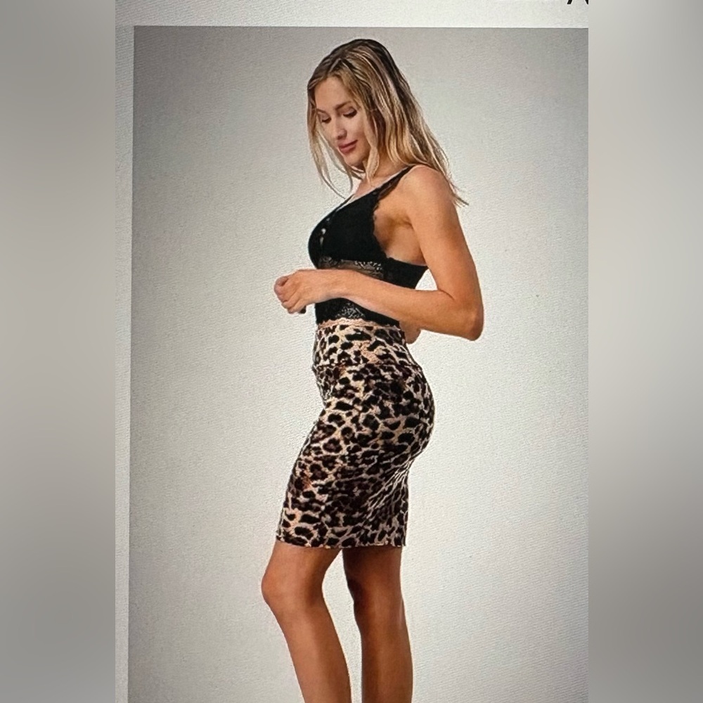 Woman’s Casual Stretchy Bodycon Leopard Print Mini Skirt